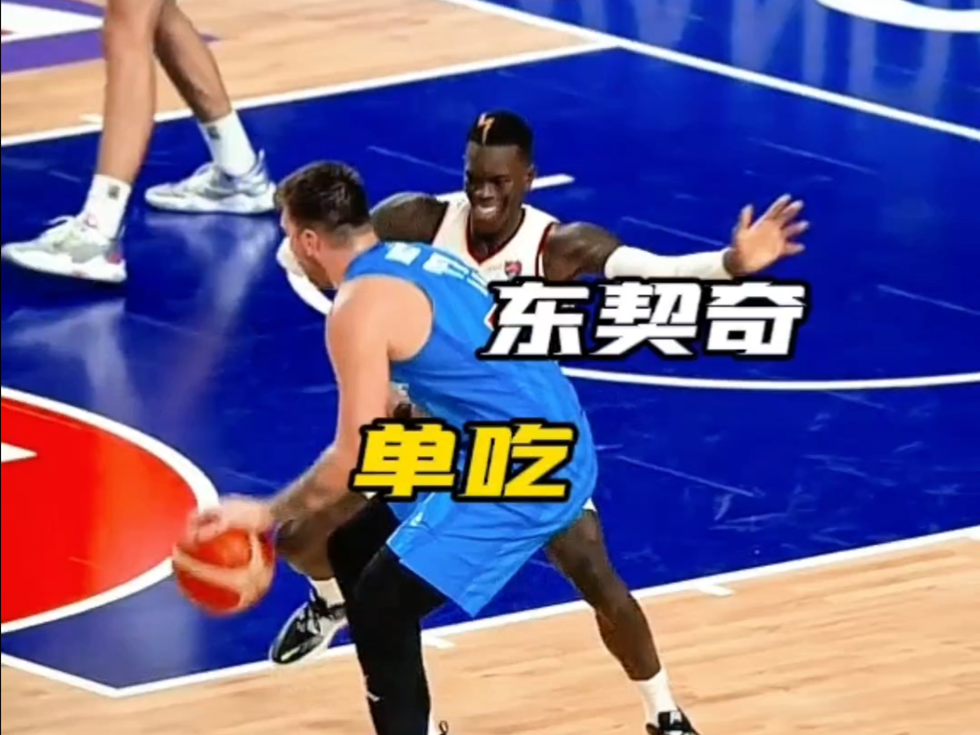 中国队不断突破！，东契奇连续十二场比赛得分超过刷新纪录气势如虹延续(东契奇得分王视频)