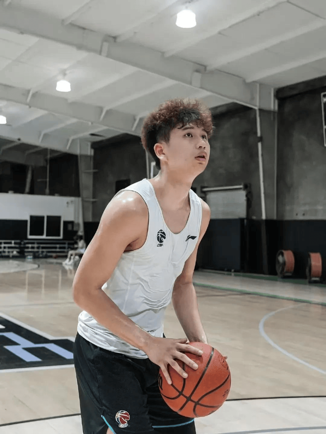 赛地聚焦：CBA常规赛集结日热度飙升，纽约尼克斯队长鼓劲，话题不断，年轻球员得到机会的简单介绍