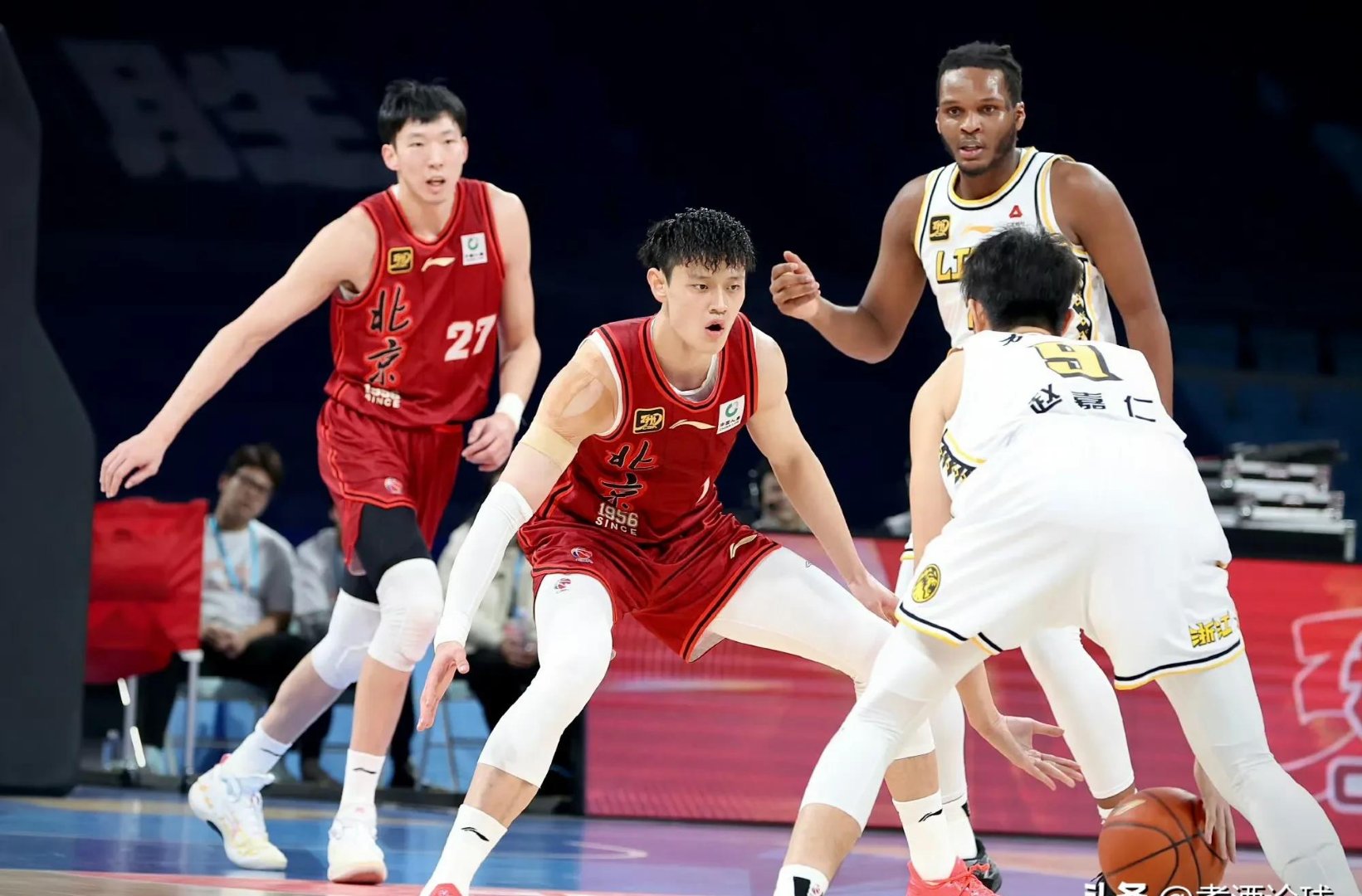 北京首钢训练开放日，关键时刻绝杀压哨引欢呼，CBA季后赛在即，细节决定成败的简单介绍