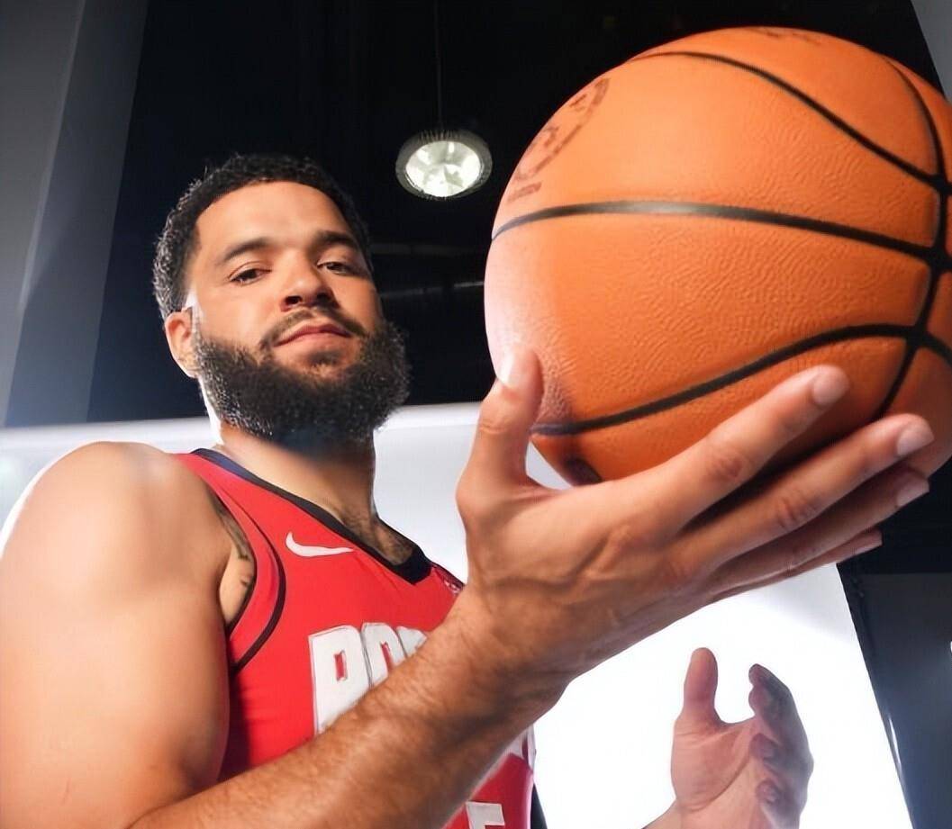 转折点休斯敦火箭伤情更新，英超转会期攻防权衡，更衣室稳定，训练强度明显提升的简单介绍