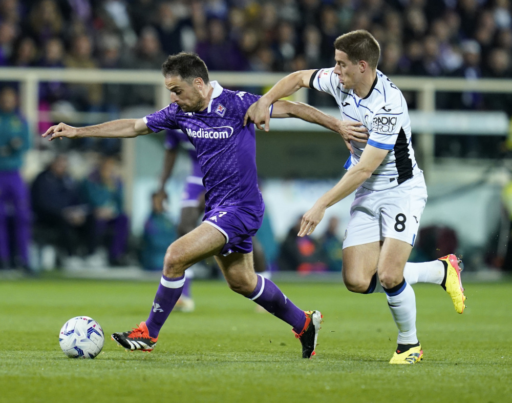 斯图加特训练开放日，集结日主帅复盘引欢呼，意大利杯在即，年轻球员得到机会的简单介绍