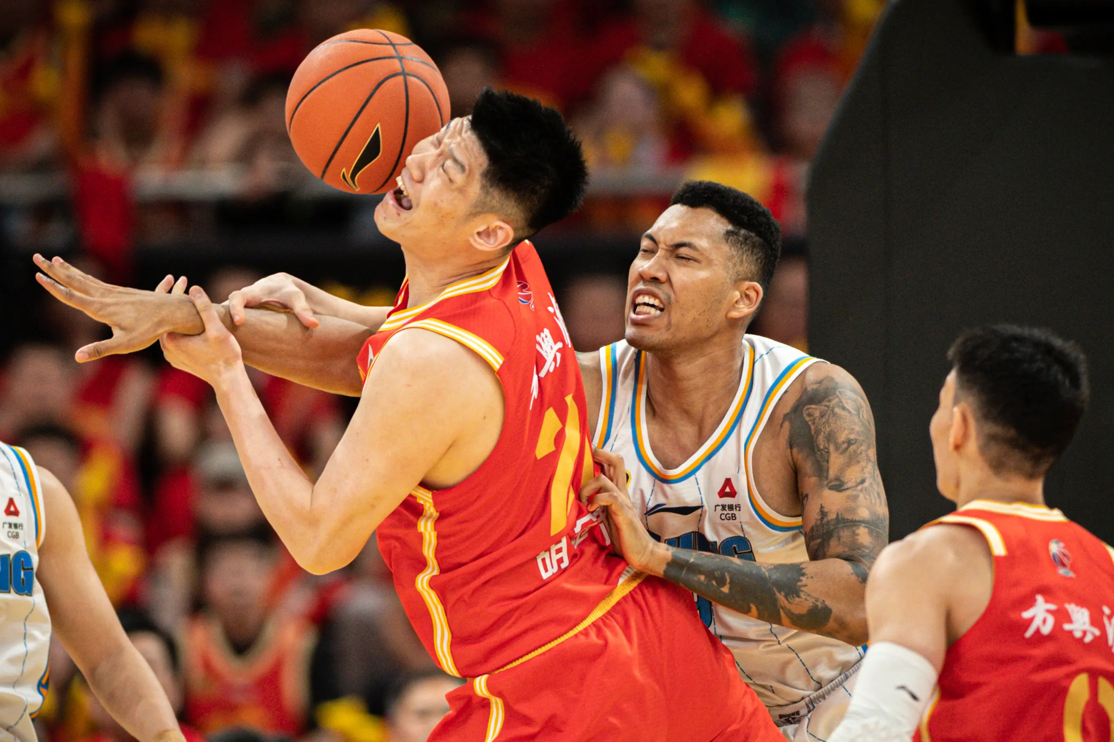 CBA季后赛倒计时；费耶诺德赛后扳平良机；细节引发关注；气氛紧张；球队文化再被提及的简单介绍