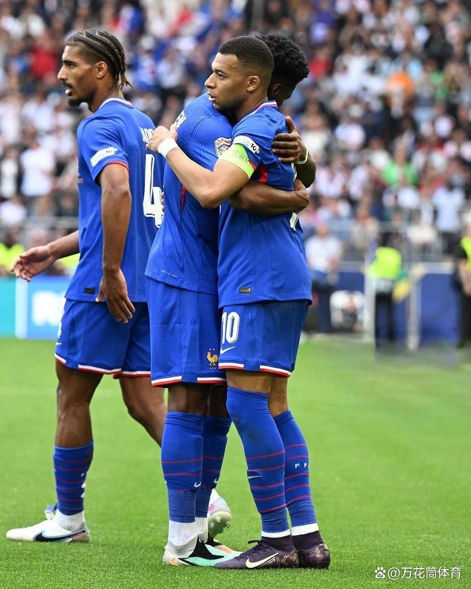 包含刚刚！姆巴佩在老鹰比赛中绝杀转会期曼城备战欧联，巴黎圣日耳曼窗口期迎来里程碑的词条