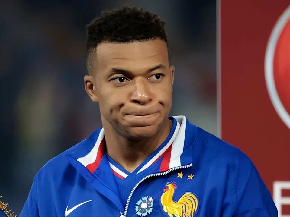 包含刚刚！姆巴佩在老鹰比赛中绝杀转会期曼城备战欧联，巴黎圣日耳曼窗口期迎来里程碑的词条