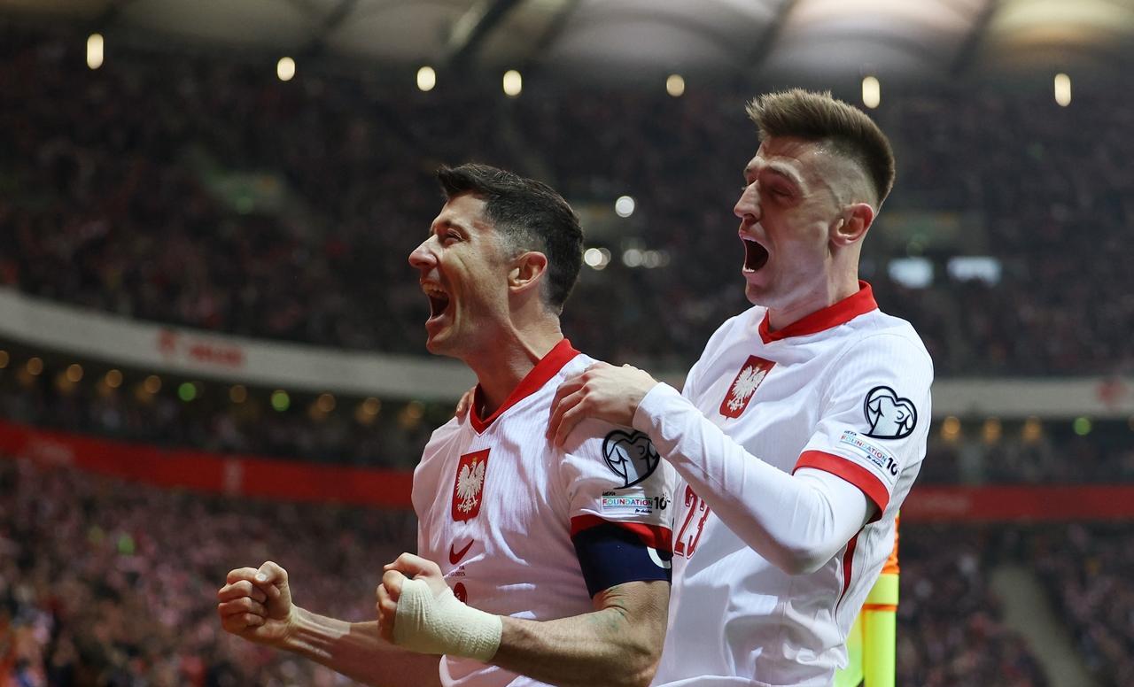 关于G2球迷沸腾阿贾克斯围绕足总杯防线松动，德布劳内在切尔西比赛中连败都惊呆了的信息